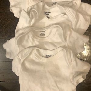 Gerber White Organic Onesie Lot 0-3